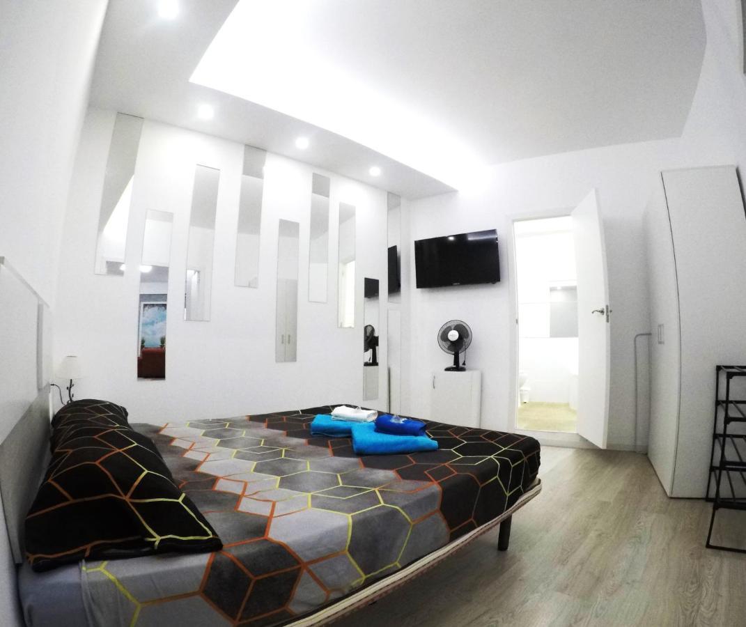 Fantastic 2 Bedrooms, Just 20 Meters From Ocean Playa de las Americas  Exterior photo